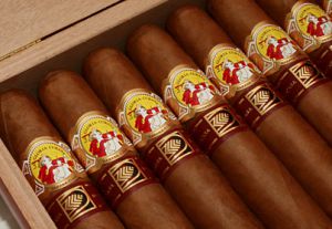 La Gloria Cubana Inmensos close Up LCDH